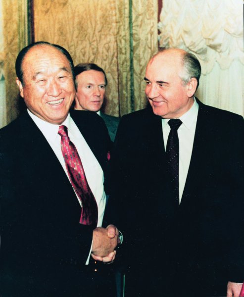 Зустріч Муна з Горбачовим у 1990р.